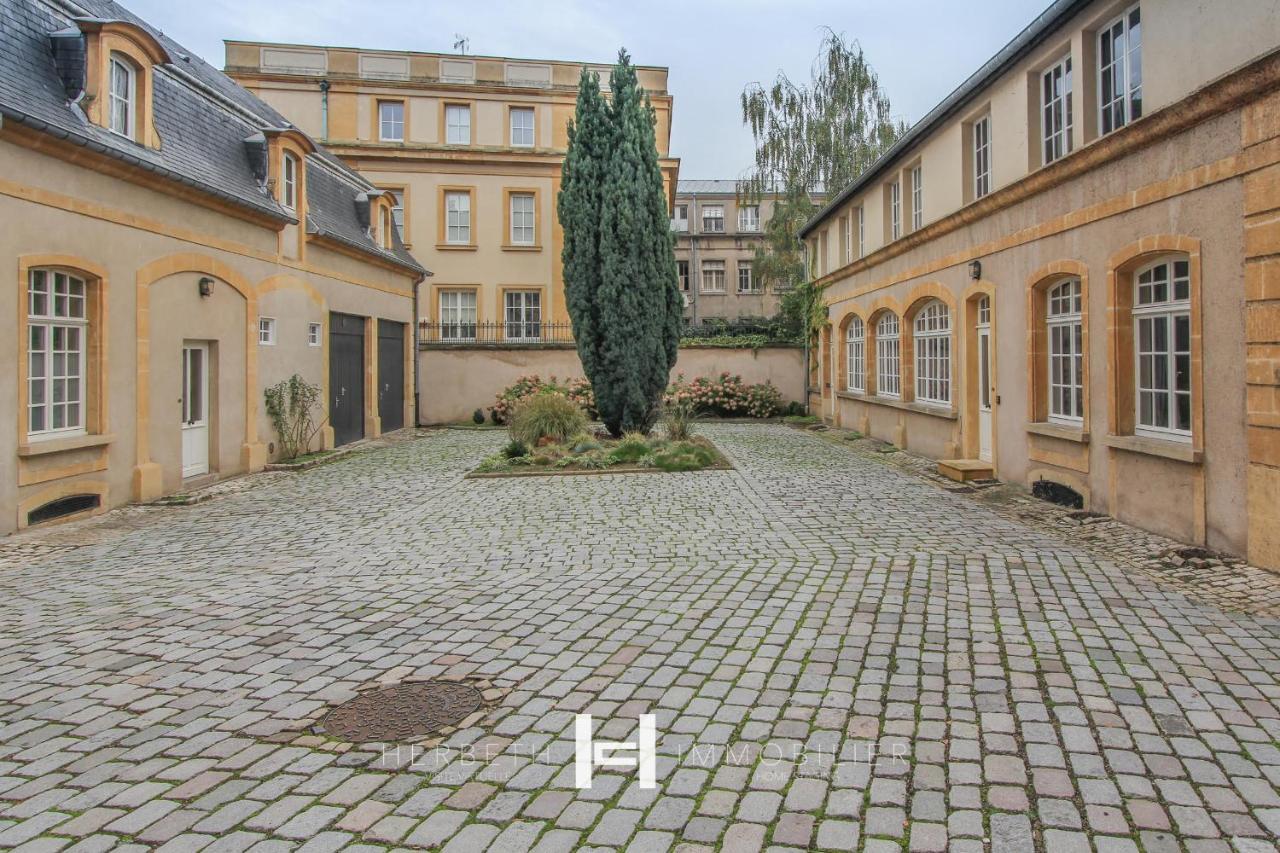 H-Bnb - Les Meubles Du 1 Bed & Breakfast Metz Eksteriør bilde