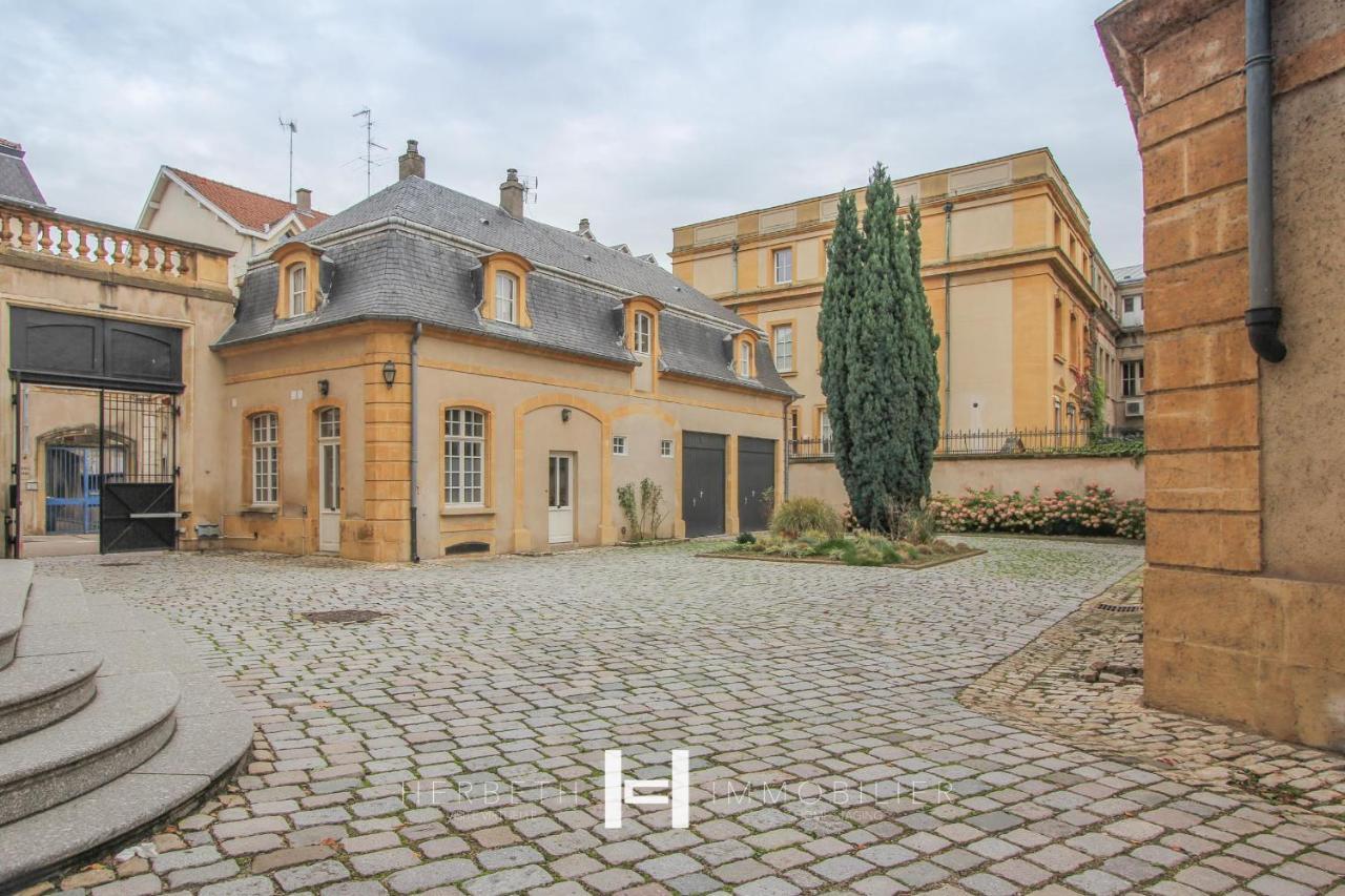 H-Bnb - Les Meubles Du 1 Bed & Breakfast Metz Eksteriør bilde